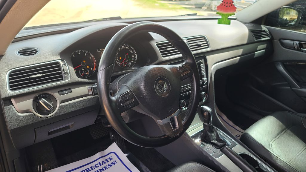 Photo 13 of this VOLKSWAGEN PASSAT