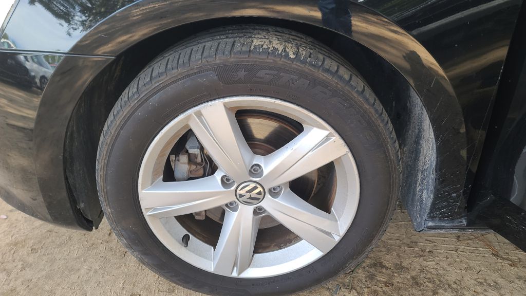 Photo 14 of this VOLKSWAGEN PASSAT
