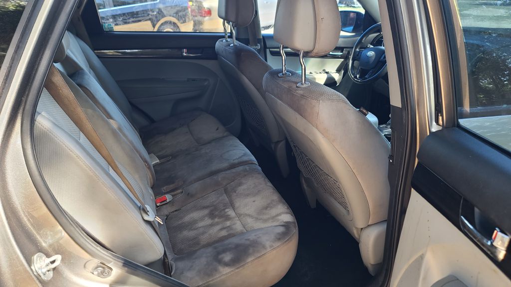Photo 8 of this KIA SORENTO