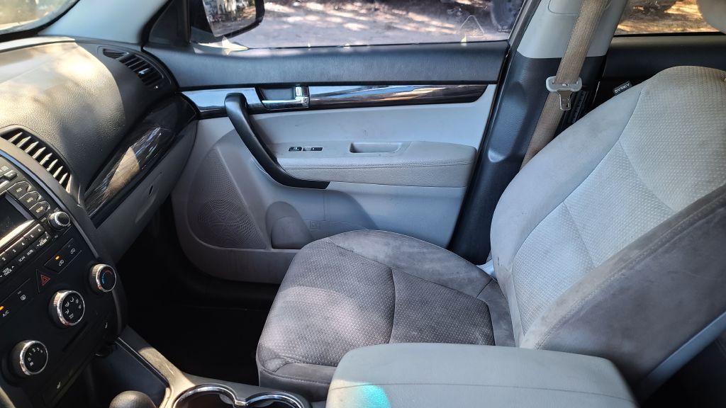 Photo 11 of this KIA SORENTO