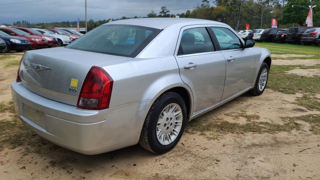 Photo 3 of this CHRYSLER 300