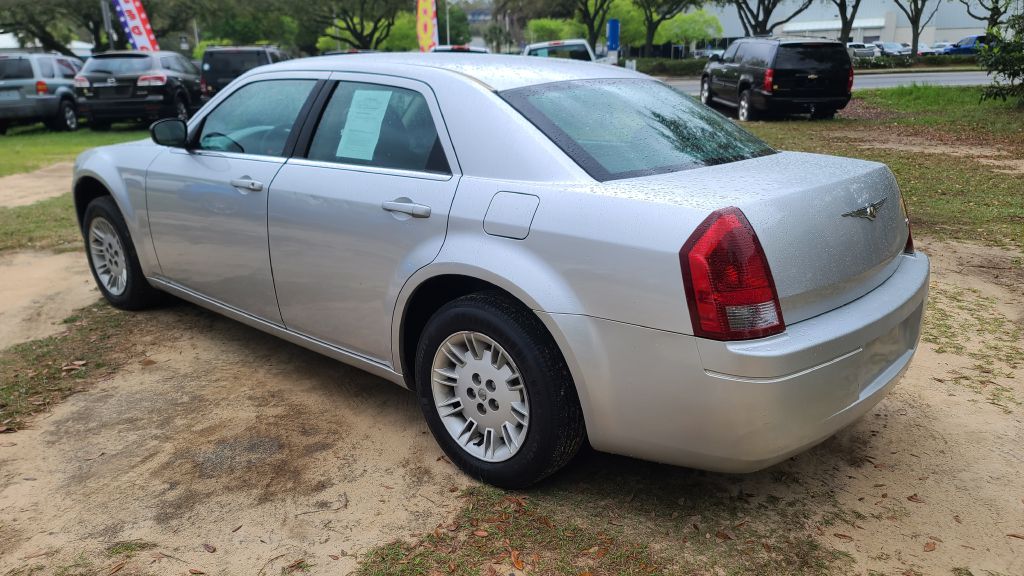 Photo 4 of this CHRYSLER 300
