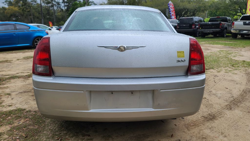 Photo 5 of this CHRYSLER 300