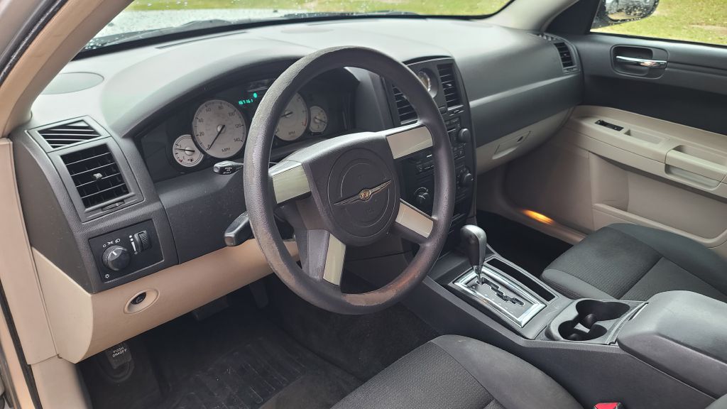 Photo 13 of this CHRYSLER 300