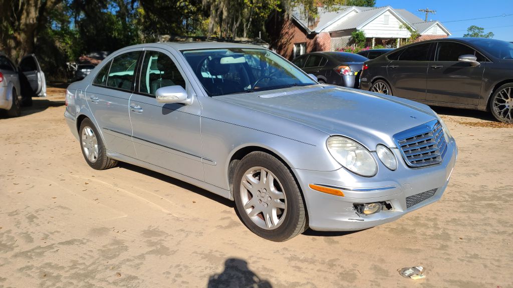 Photo 2 of this MERCEDES-BENZ E-CLASS