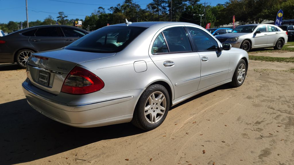 Photo 3 of this MERCEDES-BENZ E-CLASS
