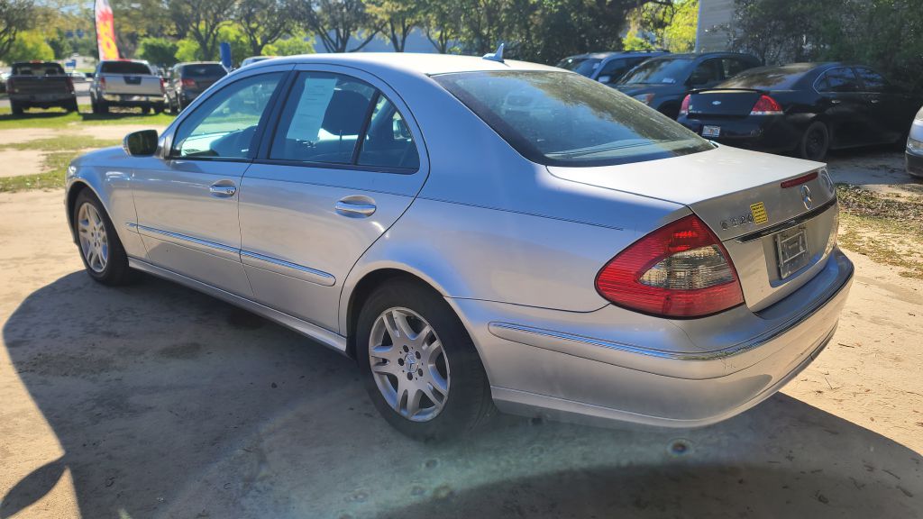 Photo 4 of this MERCEDES-BENZ E-CLASS