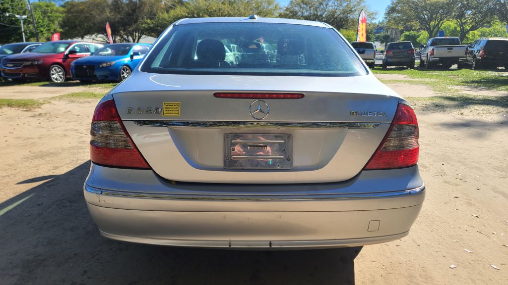 Photo 5 of this MERCEDES-BENZ E-CLASS