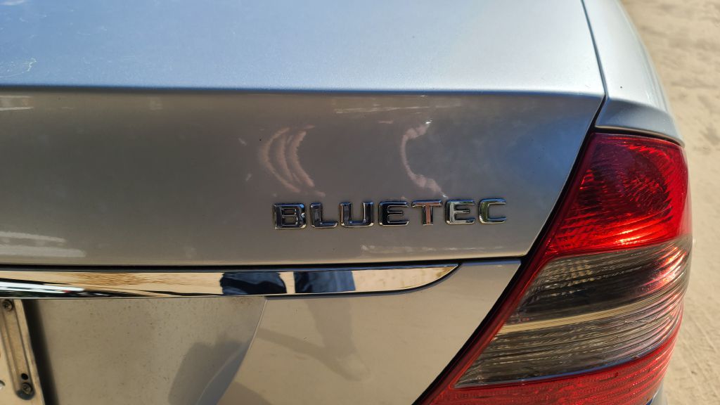 Photo 7 of this MERCEDES-BENZ E-CLASS