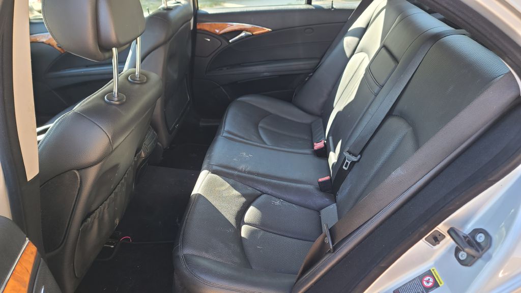 Photo 9 of this MERCEDES-BENZ E-CLASS