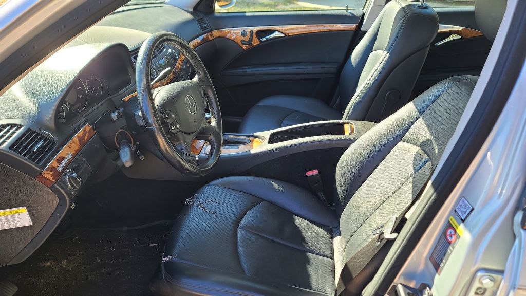 Photo 11 of this MERCEDES-BENZ E-CLASS