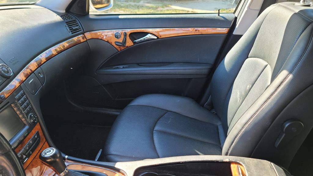 Photo 12 of this MERCEDES-BENZ E-CLASS