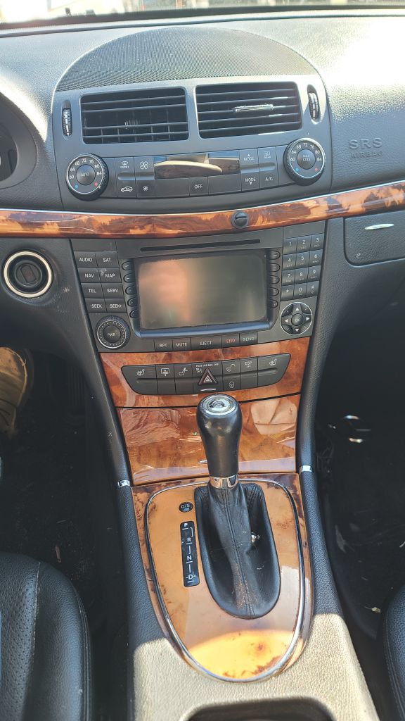 Photo 13 of this MERCEDES-BENZ E-CLASS
