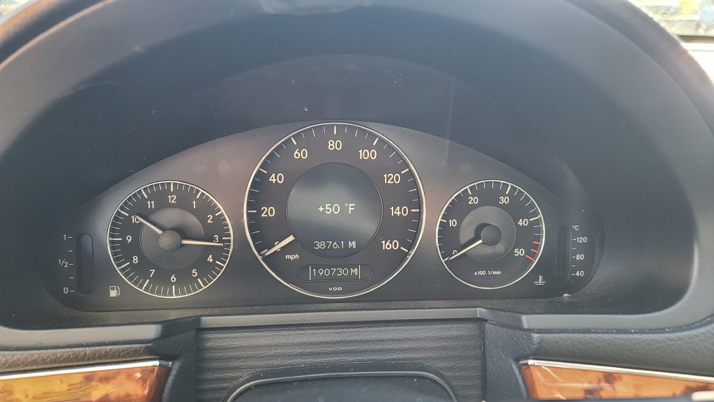 Photo 14 of this MERCEDES-BENZ E-CLASS