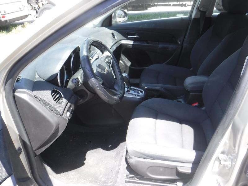 Photo 4 of this CHEVROLET CRUZE