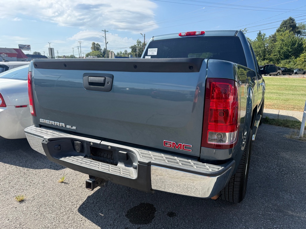 Photo 2 of this GMC SIERRA
