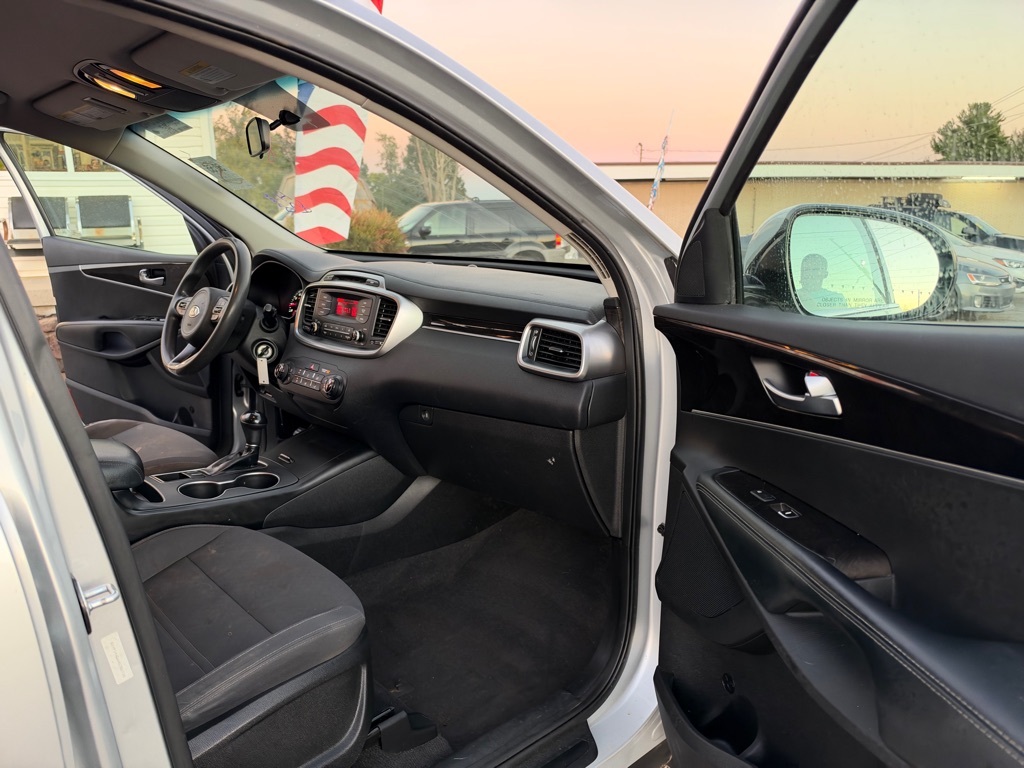 Photo 9 of this KIA SORENTO