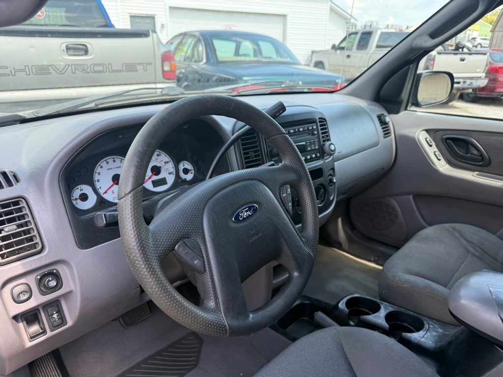 Photo 3 of this FORD ESCAPE