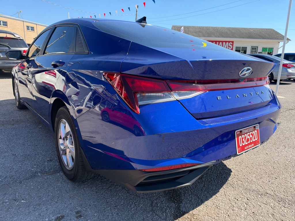 Photo 3 of this HYUNDAI ELANTRA