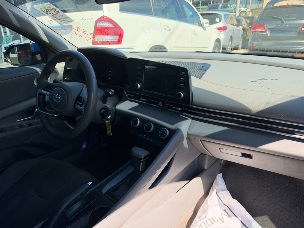 Photo 5 of this HYUNDAI ELANTRA