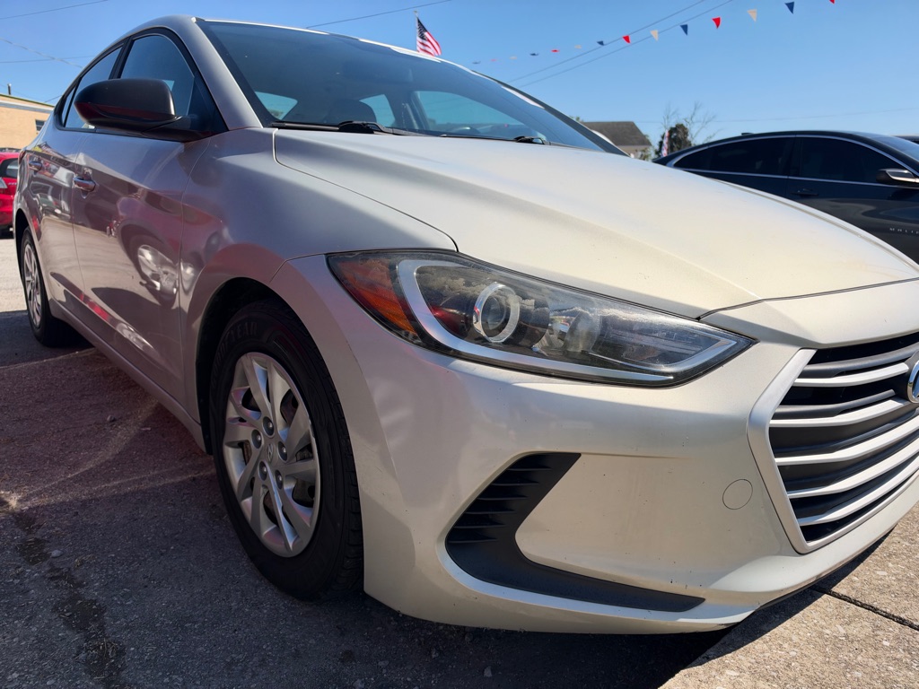 Photo 2 of this HYUNDAI ELANTRA