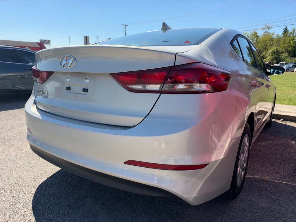 Photo 4 of this HYUNDAI ELANTRA