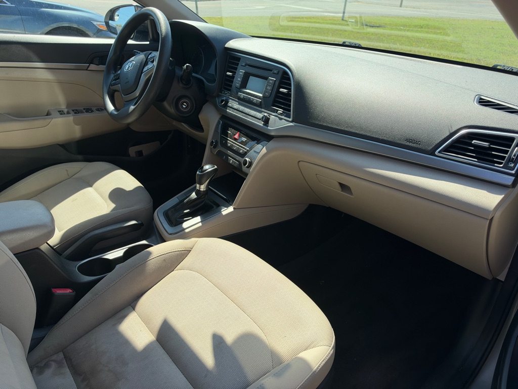 Photo 5 of this HYUNDAI ELANTRA