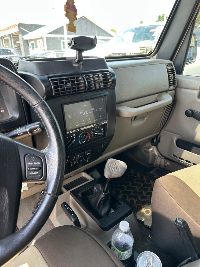 Photo 4 of this JEEP WRANGLER / TJ