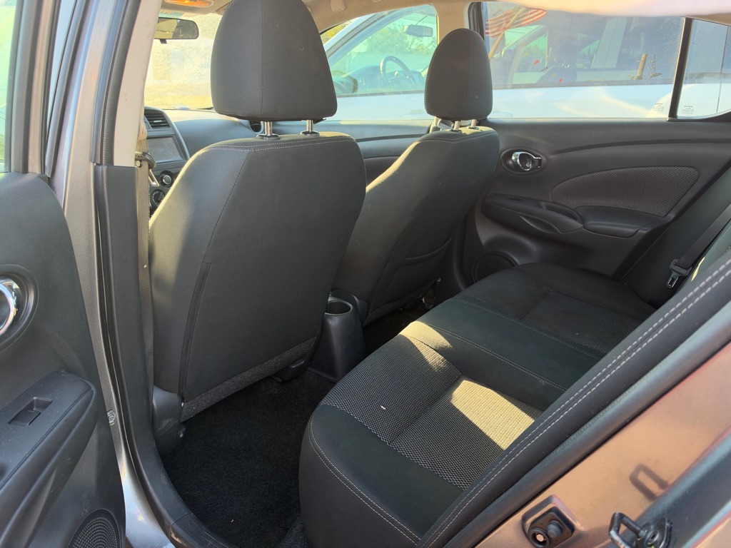 Photo 6 of this NISSAN VERSA