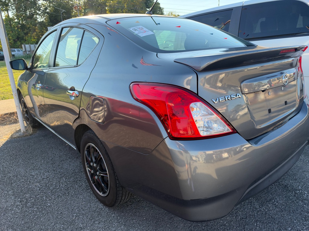 Photo 2 of this NISSAN VERSA