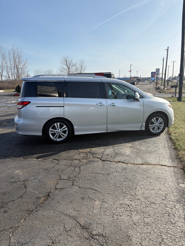 2011 Nissan Quest SL's photo