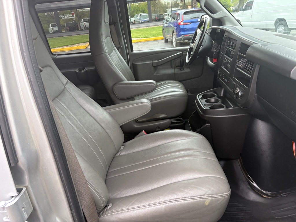 2017 Chevrolet Express Passenger LS - Photo 14
