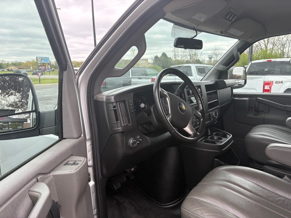 2017 Chevrolet Express Passenger LS - Photo 9