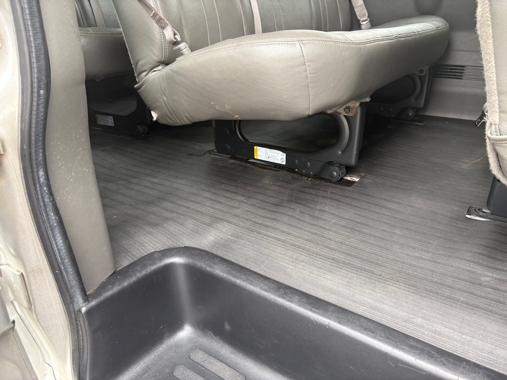 2017 Chevrolet Express Passenger LS - Photo 21