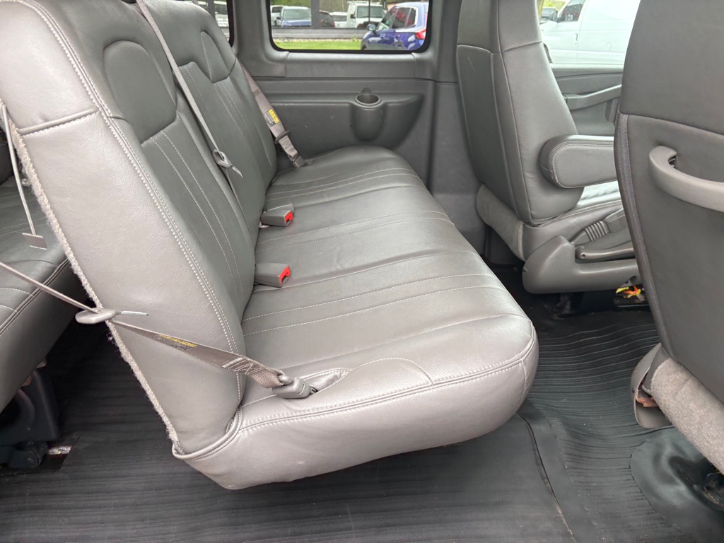 2017 Chevrolet Express Passenger LS - Photo 17