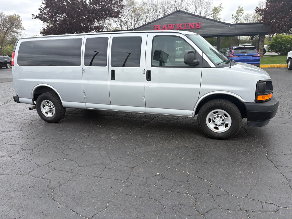 2017 Chevrolet Express Passenger LS - Photo 6