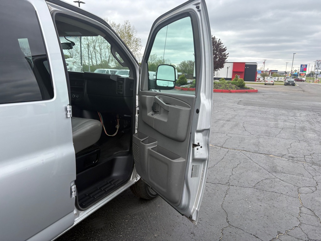 2017 Chevrolet Express Passenger LS - Photo 13