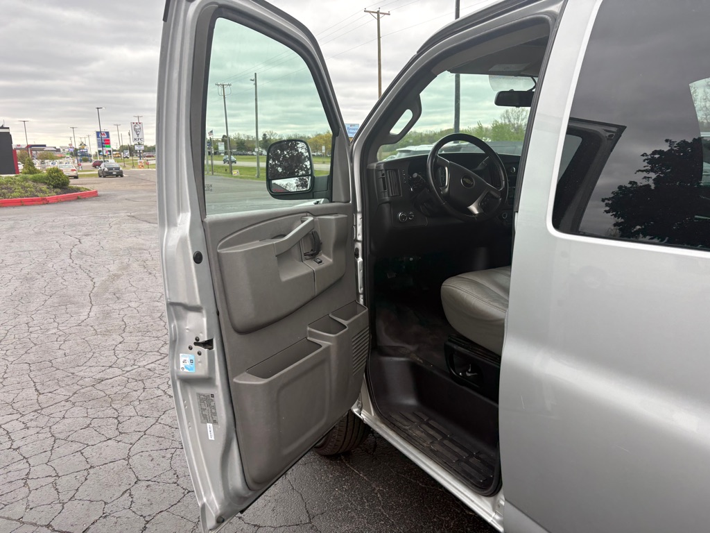 2017 Chevrolet Express Passenger LS - Photo 11
