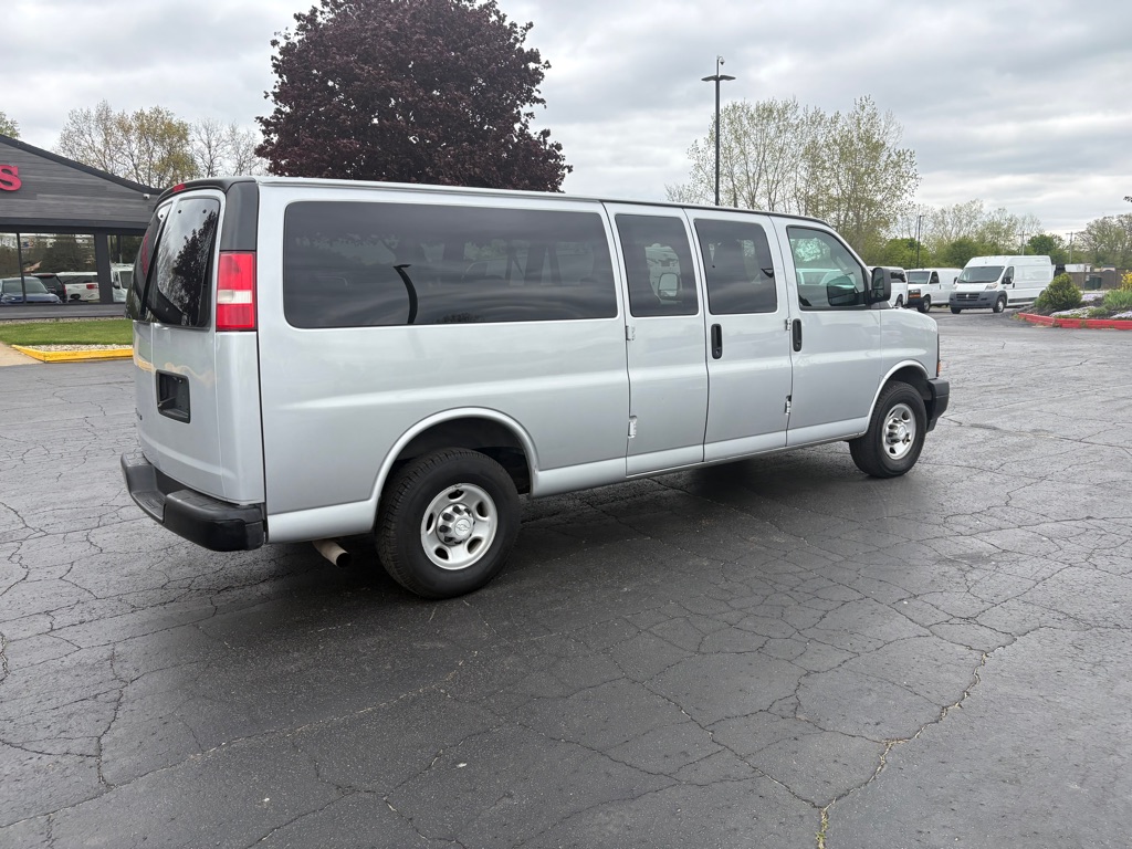 2017 Chevrolet Express Passenger LS - Photo 7