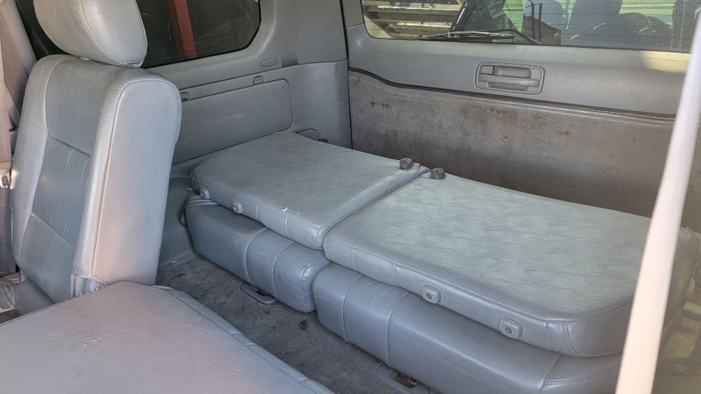 Photo 2 of this TOYOTA LAND CRUISER