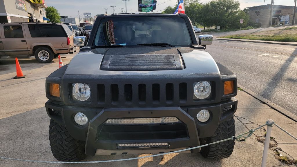 Photo 2 of this HUMMER H3