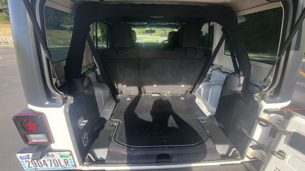 Photo 8 of this JEEP WRANGLER UNLIMI