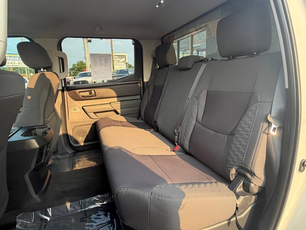 Photo 32 of this TOYOTA TUNDRA