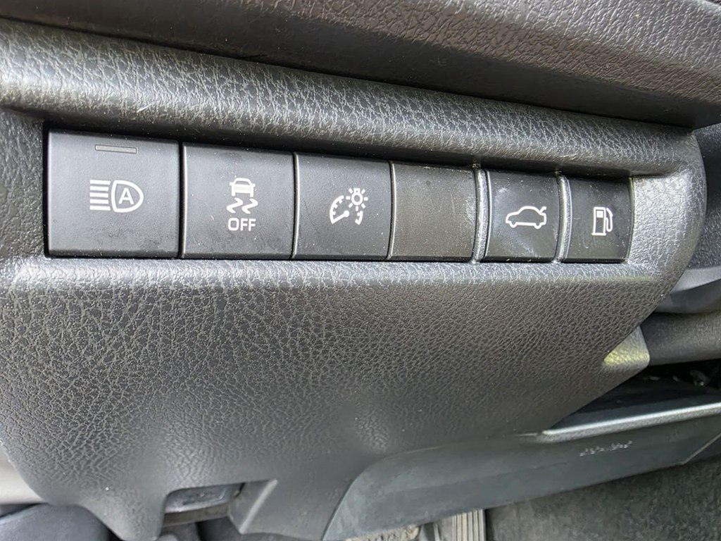 Photo 32 of this TOYOTA CAMRY