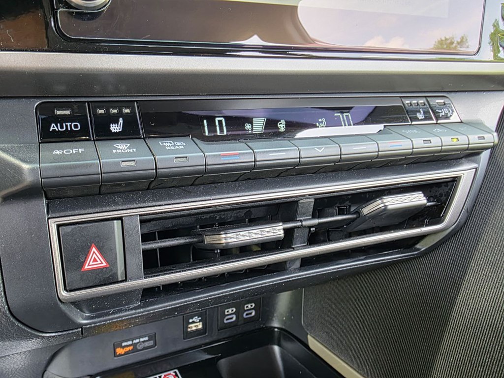 Photo 24 of this TOYOTA CAMRY