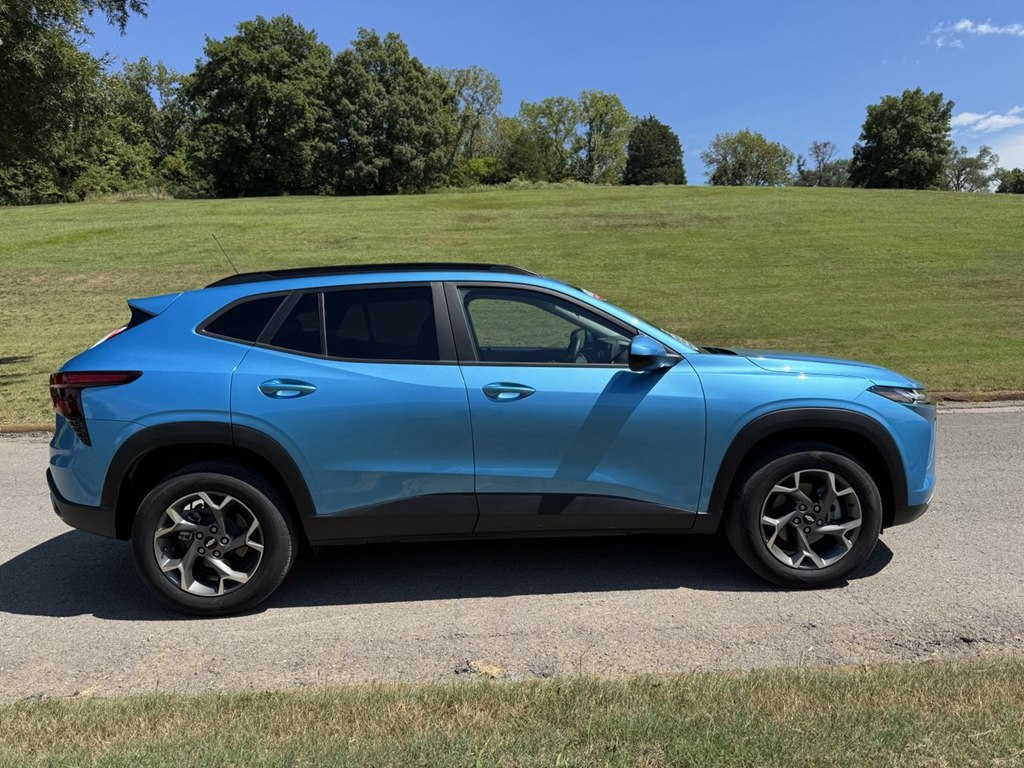 Photo 3 of this CHEVROLET TRAX