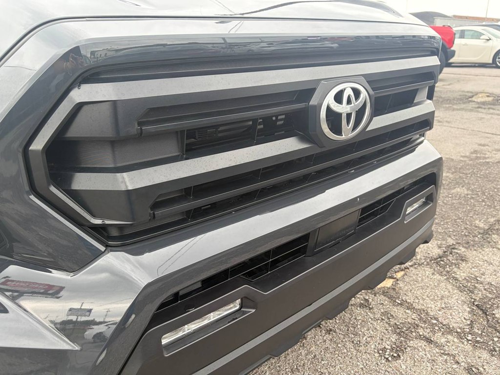 Photo 41 of this TOYOTA TACOMA