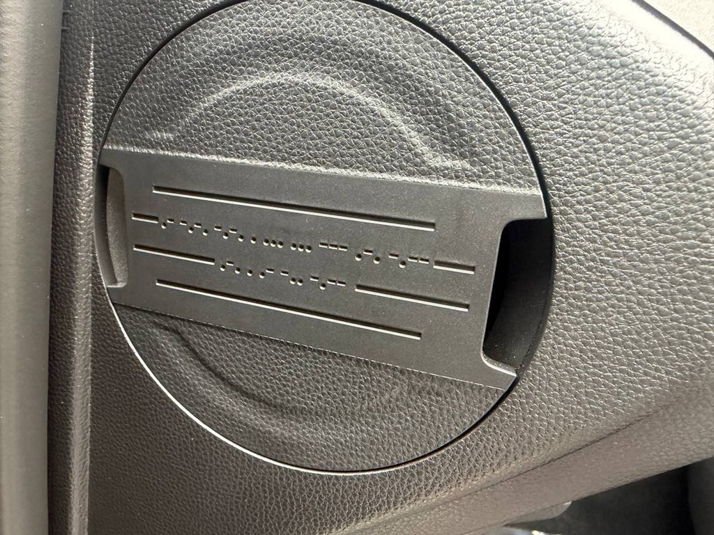 Photo 15 of this TOYOTA TACOMA