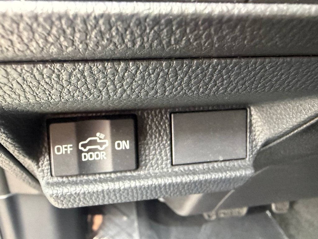 Photo 17 of this TOYOTA TACOMA