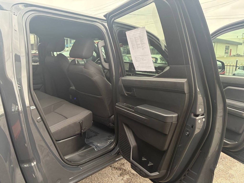 Photo 13 of this TOYOTA TACOMA